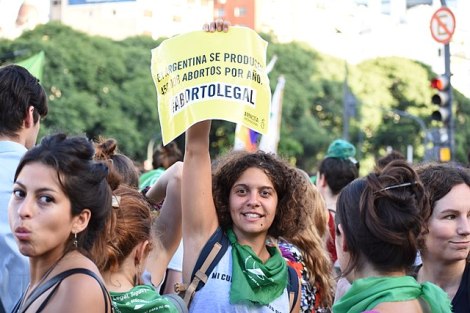 640px-AmnistiaAR_-_Marcha_8M_2017_(10)